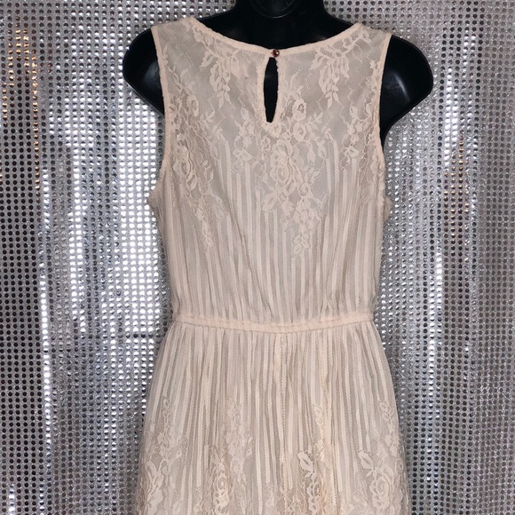 Size Medium Cream Lace Dress - Picture 4 of 6